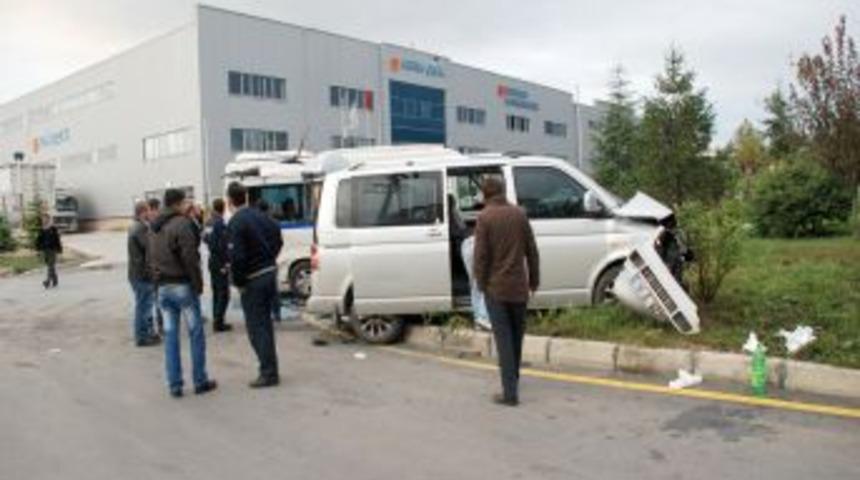 Bursa'da kaza: 1'i ağır 23 yaralı