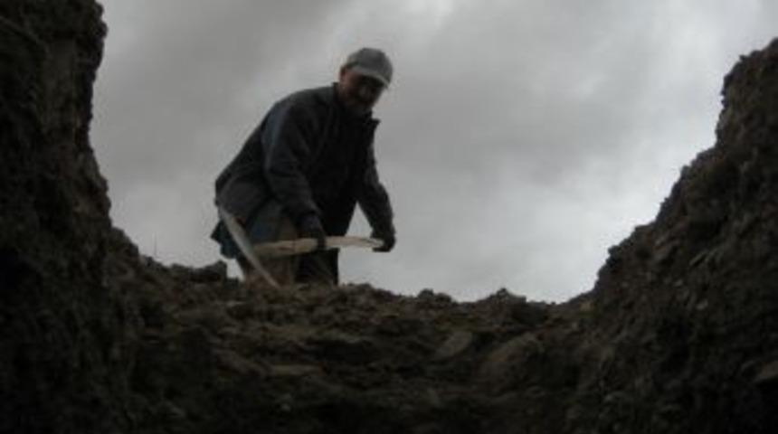 Erzurum kışa, toplu mezar kazım hazırlığıyla başladı