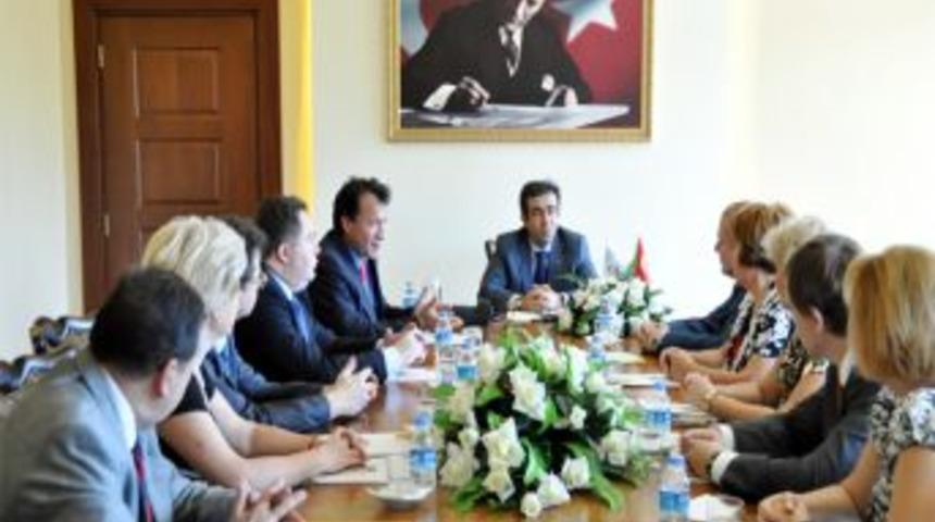 G&uuml;zeloğlu: Ekonomik yatırımlar kazan kazan felsefesi &uuml;zerine inşa edilmeli