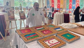 'Baklavaki' ismine kızdı, d&uuml;nyanın en b&uuml;y&uuml;k baklavasını yaptı
