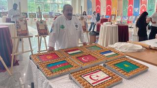 'Baklavaki' ismine kızdı, dünyanın en büyük baklavasını yaptı