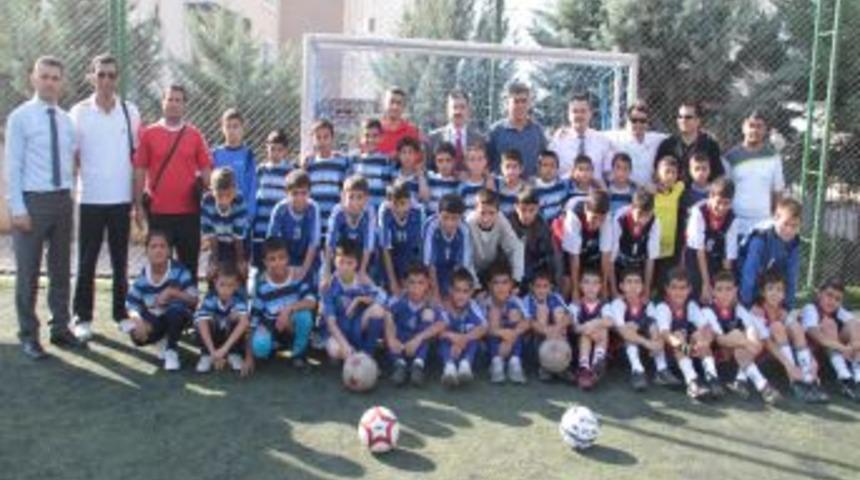 Bur&ccedil; Kolejinin k&uuml;&ccedil;&uuml;kler futbol turnuvası başladı