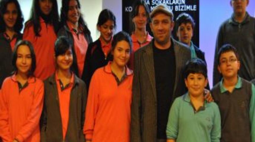 Arka Sokaklar dizisinin oyuncusundan &ouml;ğrencilere: Dizilere kendinizi kaptırmayın