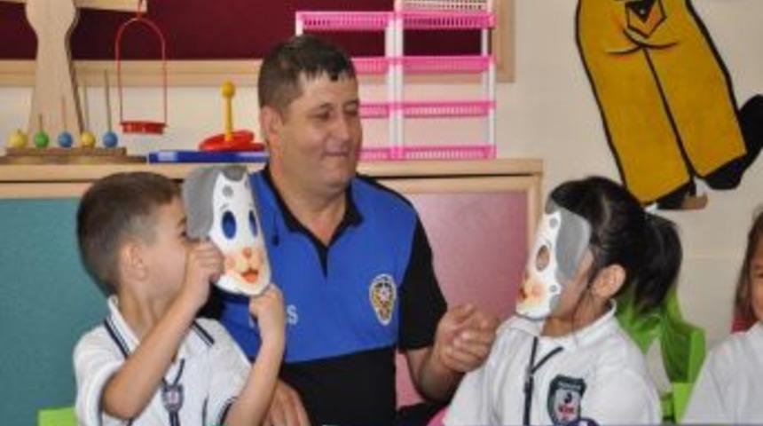 Minik &ouml;ğrencilere polis sevgisi aşılanıyor