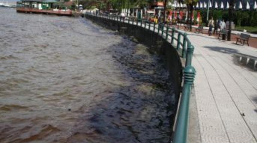 Zonguldak limanını atık yağ kapladı