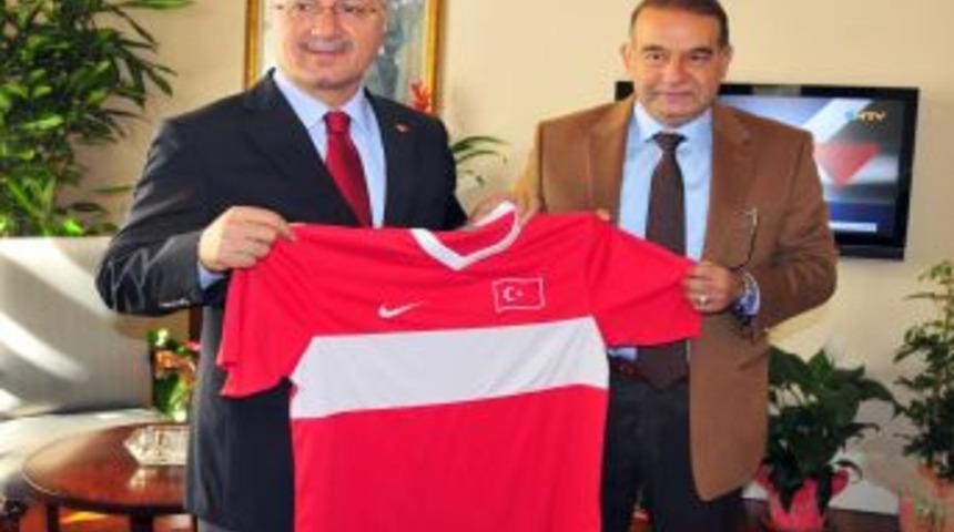 TFF Manisa'da futbol okulu kompleksi a&ccedil;acak