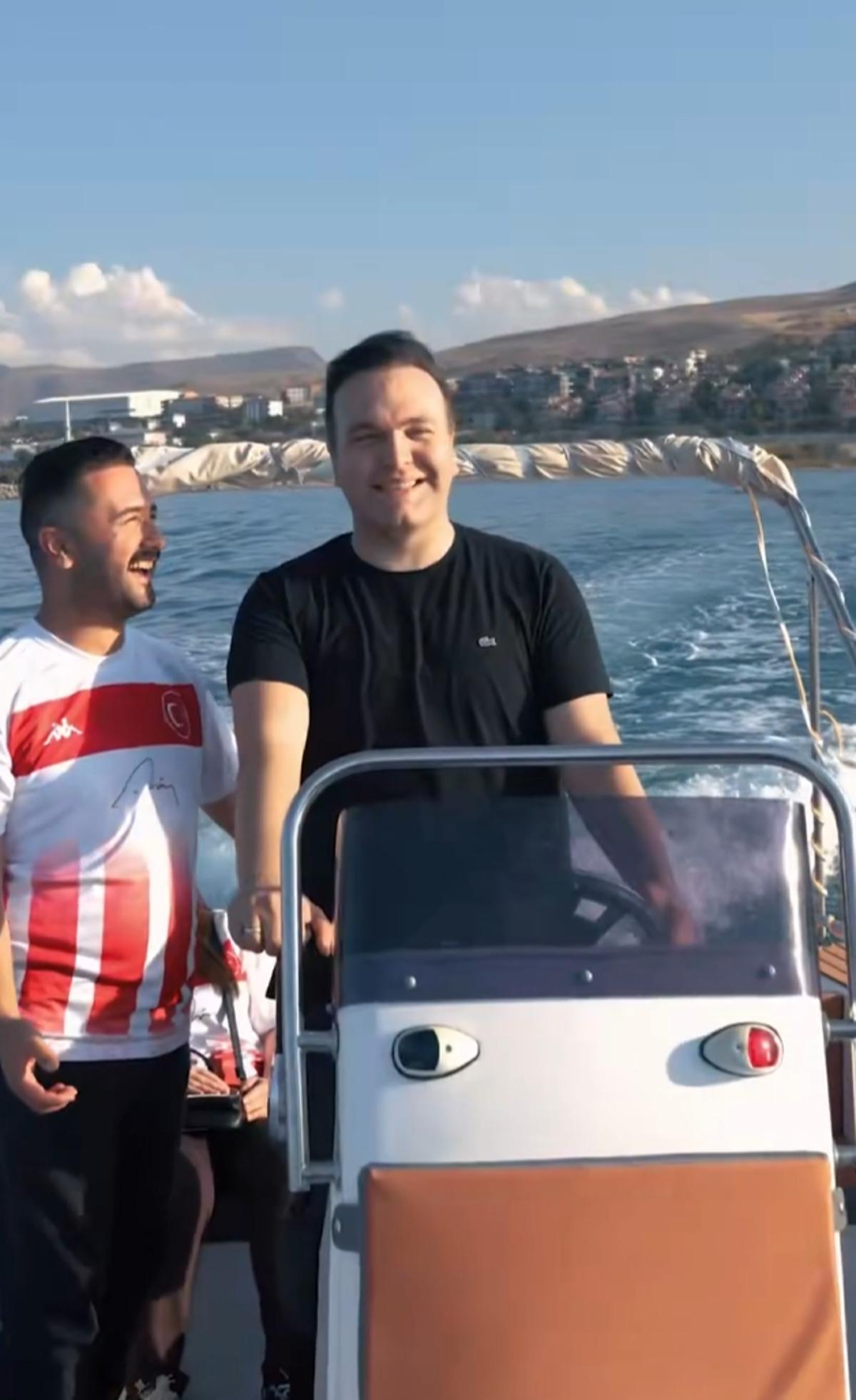 AK Parti Gençlik Kolları Başkanı Yusuf İbiş ten Van GölFest paylaşımı! "Aydınlık yarınlar bizimle olacak" 1