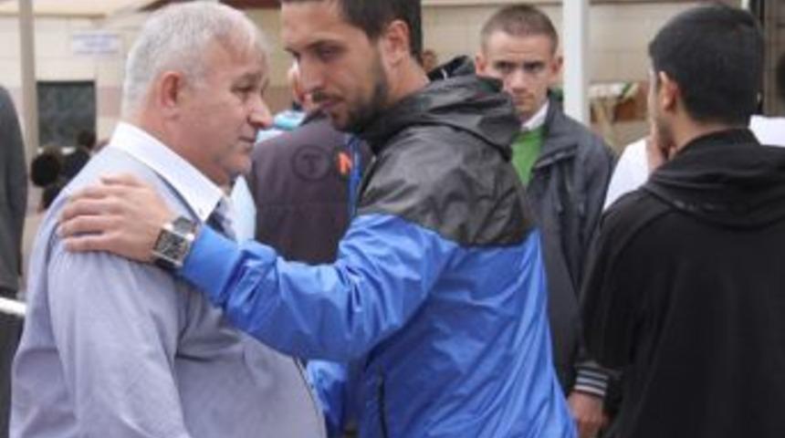 Sakaryaspor Kul&uuml;p Başkanı'nın kızı toprağa verildi