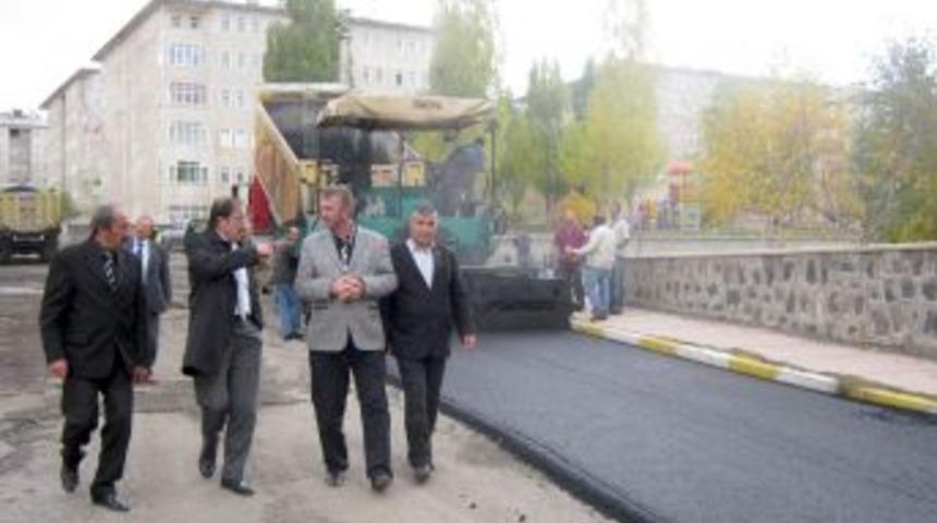 Paland&ouml;ken Belediyesi, 50 g&uuml;nde 50 bin ton asfalt d&ouml;kt&uuml;