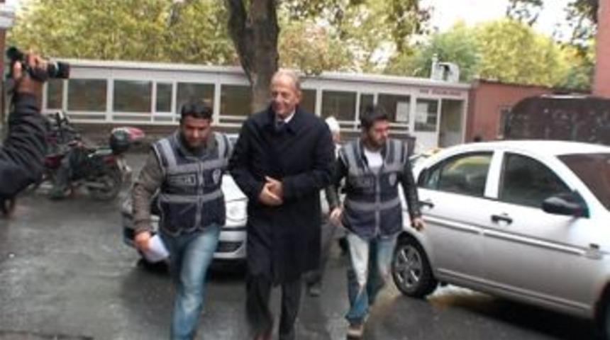 Faruk S&uuml;ren'in g&ouml;zaltı sorusuna yanıtı: Onlara sorun bana sormayın