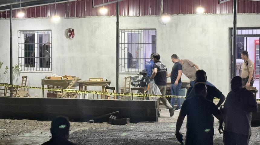 Mersin'de kahvehaneye silahlı saldırı: 1 &ouml;l&uuml;, 4 yaralı