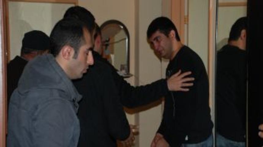 Şehit polisin baba ocağına ateş d&uuml;şt&uuml;