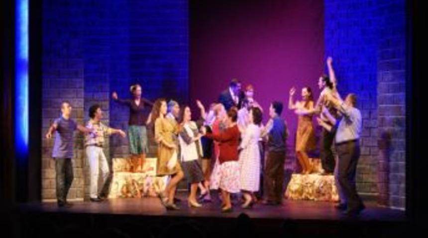 Kadına y&ouml;nelik şiddet tiyatro sahnesinde