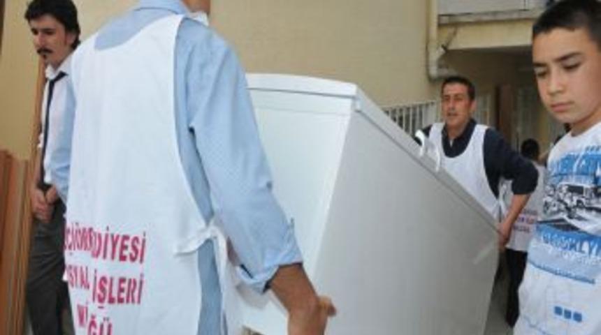 Ke&ccedil;i&ouml;ren Belediyesi ihtiya&ccedil; fazlası eşyaları muhta&ccedil;larla buluşturuyor