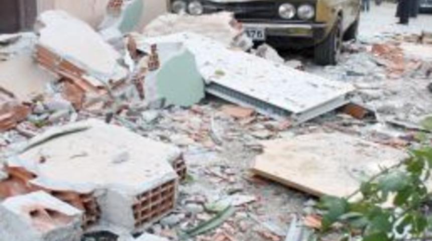 Doğalgaz bomba gibi patladı, mahalle savaş alanına d&ouml;nd&uuml;