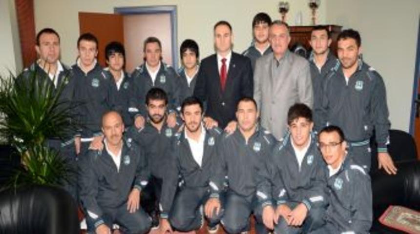 Bursalı g&uuml;reş&ccedil;ilerden, İl M&uuml;d&uuml;r&uuml; Şahin'e ziyaret