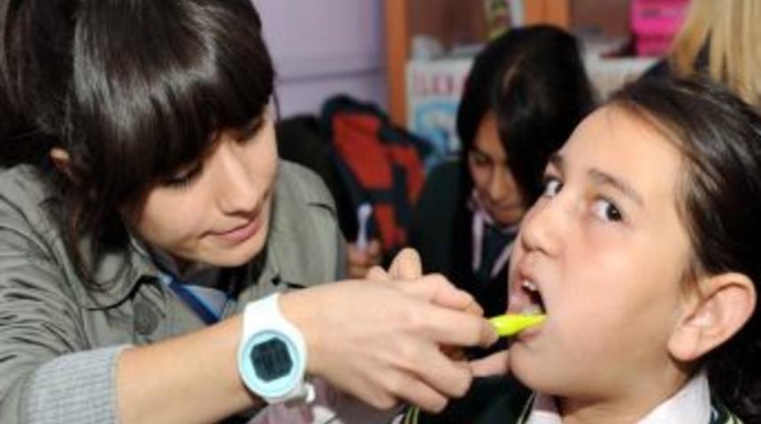 &Ouml;ğrencilere diş fır&ccedil;ası ve macunu dağıtıldı