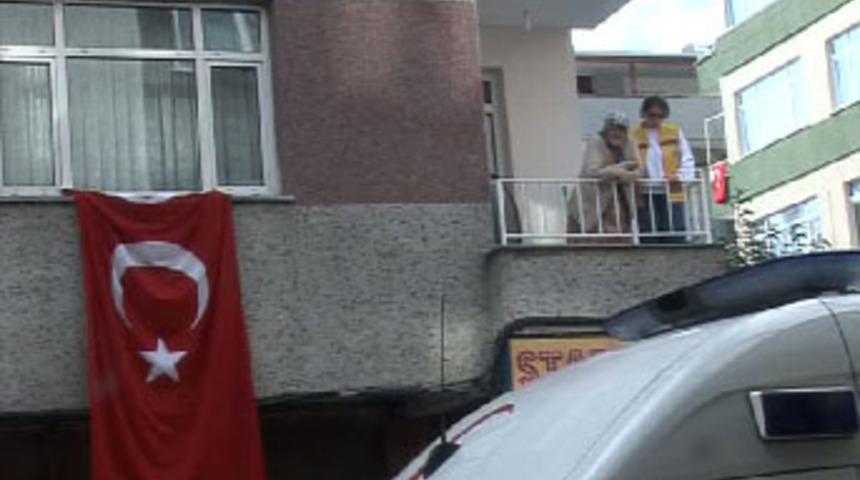 Şehidin evinde h&uuml;z&uuml;n