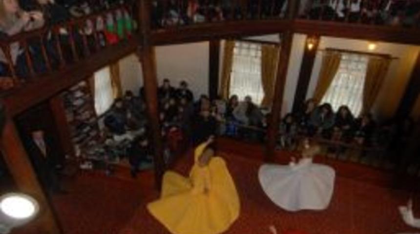 Semazenler gen&ccedil;leri mest etti