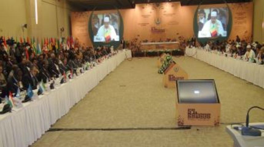 Cumhurbaşkanı, İSEDAK toplantısında Afrika'ya yardım &ccedil;ağrısı yaptı