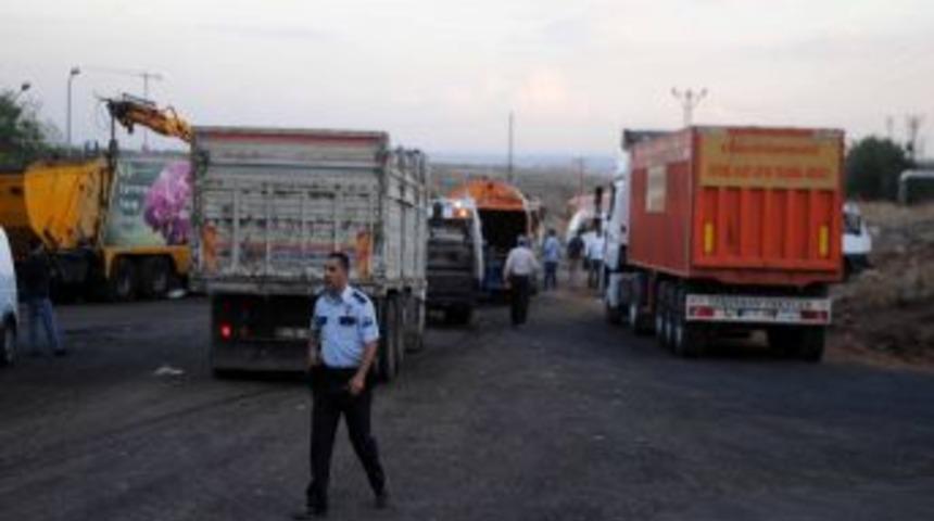 Diyarbakır&rsquo;da &ccedil;&ouml;p kamyonlarında ş&uuml;pheli paket paniği