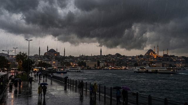 Meteoroloji'den 14 kente 'sarı' alarm! İstanbul'a nefes aldırmayacak