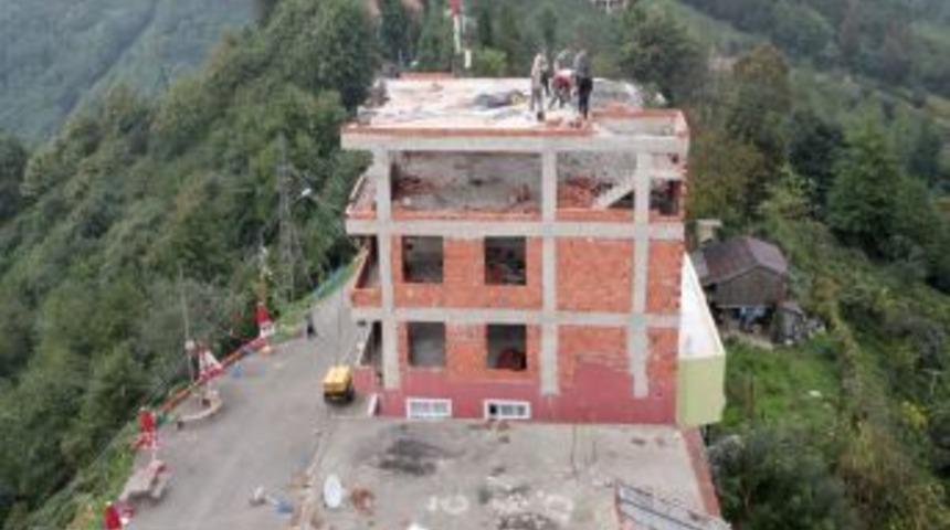 Rize Belediyesi ka&ccedil;ak katlara ge&ccedil;it vermiyor