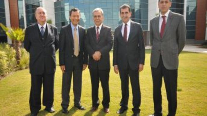 Başkan Kocaoğlu Gediz, Şifa ve İzmir &uuml;niversitelerini ziyaret etti