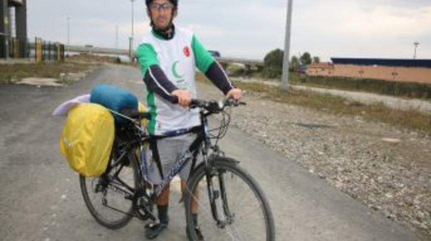 Madde bağımlılarına inat, bisikletiyle 5 bin kilometre yol katediyor