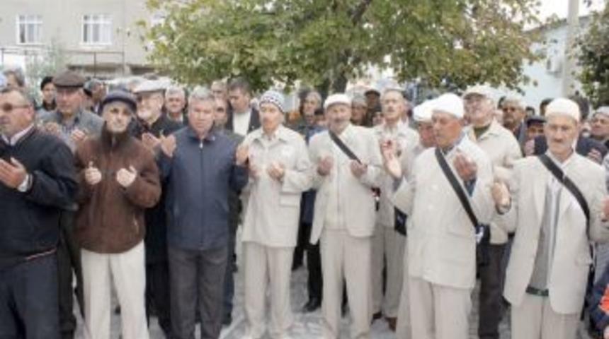 Ezineli hacı adayları uğurlandı
