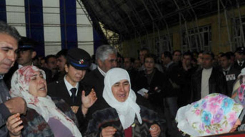 Bitlis, şehitlerini Kürtçe ağıtlarla uğurladı