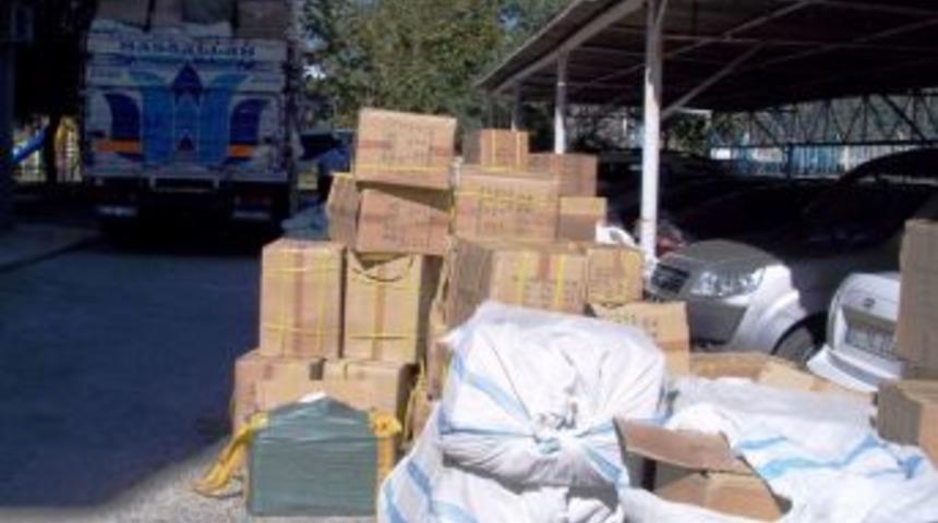 Erzin'de bir kamyon dolusu ka&ccedil;ak eşya ele ge&ccedil;irildi