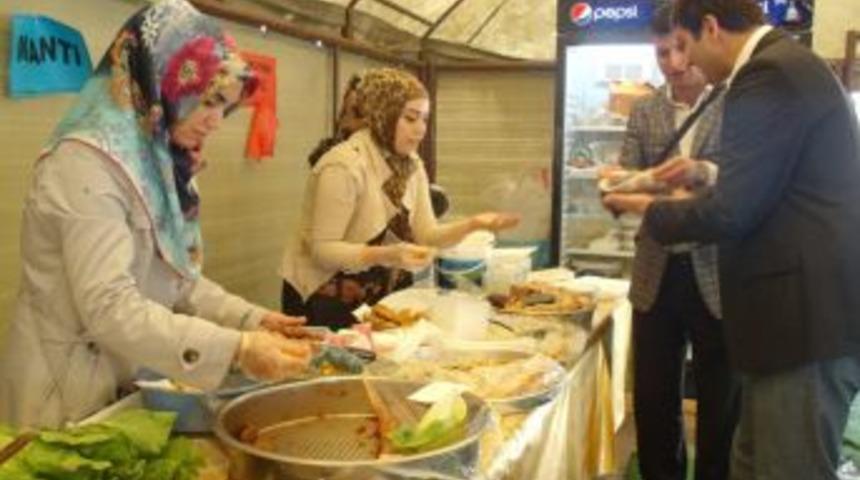 Cizre&rsquo;de fakir &ouml;ğrenciler yararına d&uuml;zenlenen kermes ilgi g&ouml;rd&uuml;