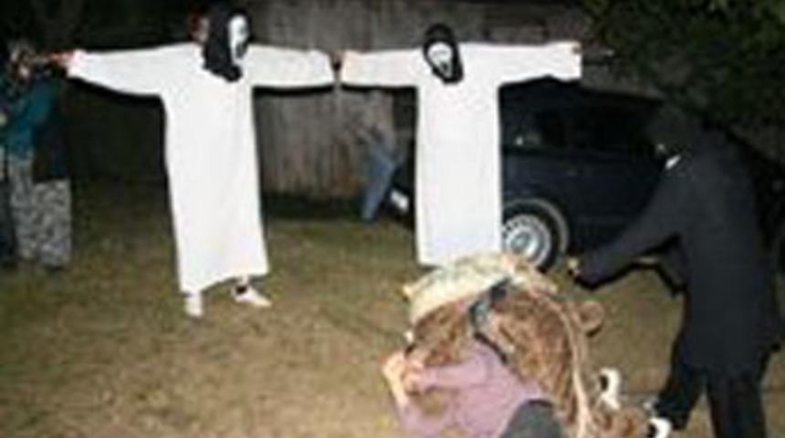 Köyü hayaletler bastı!