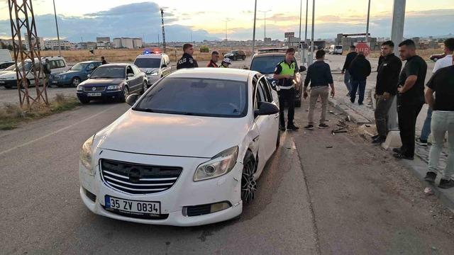 Karaman’da 3 kişinin yaralandığı kaza kamerada 2