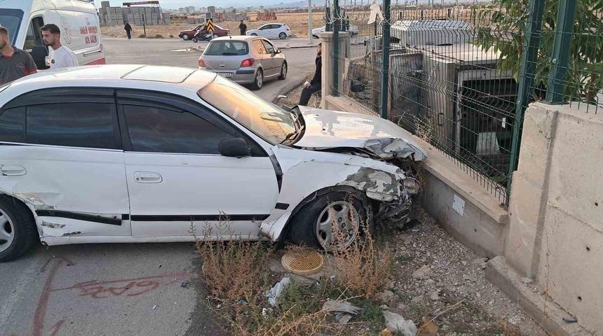 Karaman&rsquo;da 3 kişinin yaralandığı kaza kamerada