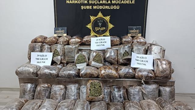 Şanlıurfa'da yolcu otobüsünde 39 kilo 700 gram uyuşturucu ele geçirildi