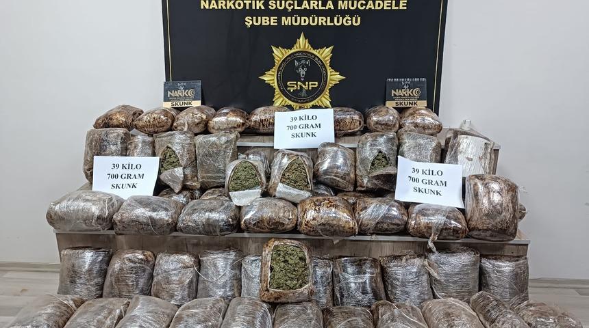 Şanlıurfa'da yolcu otob&uuml;s&uuml;nde 39 kilo 700 gram uyuşturucu ele ge&ccedil;irildi