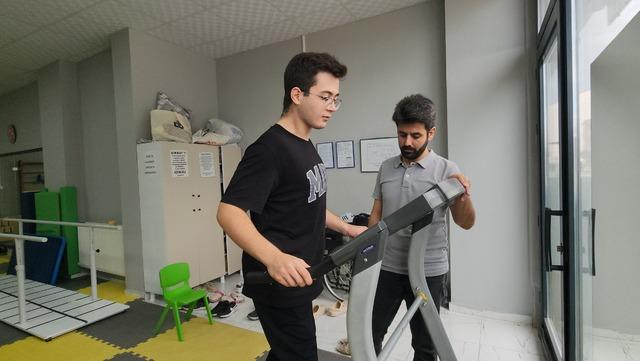 Bedensel engeline rağmen pes etmeyen genç tıp fakültesini tam burslu kazandı 2