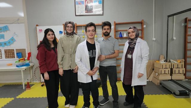 Bedensel engeline rağmen pes etmeyen genç tıp fakültesini tam burslu kazandı 1