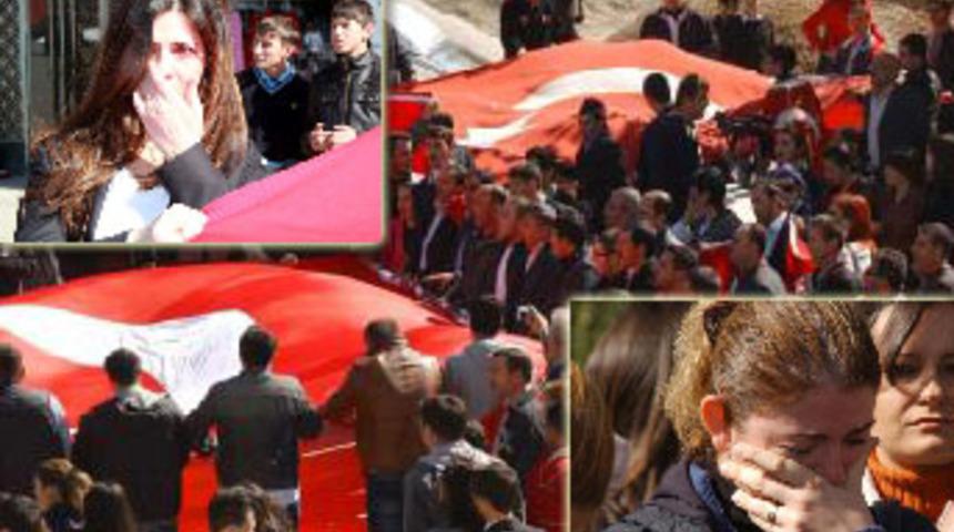 Teröre lanet yağdı