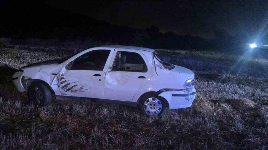 Bilecik&rsquo;te ehliyetsiz s&uuml;r&uuml;c&uuml; kaza yaptı: 3 yaralı