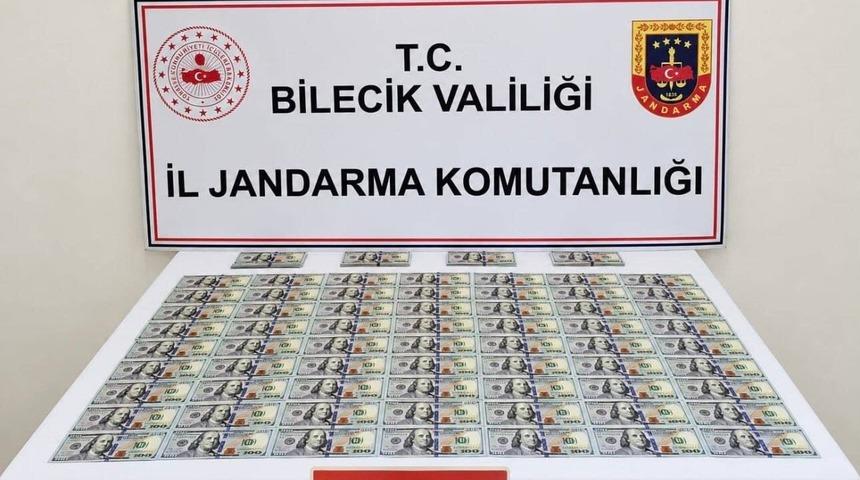 Bilecik&rsquo;te otomobilde 202 adet sahte dolar ele ge&ccedil;irildi