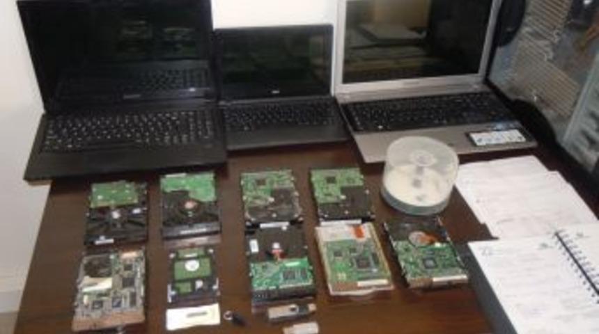 Sahte sitelerle kart bilgisi &ccedil;alıp, internet &uuml;zerinden dolandırıcılık yaptılar