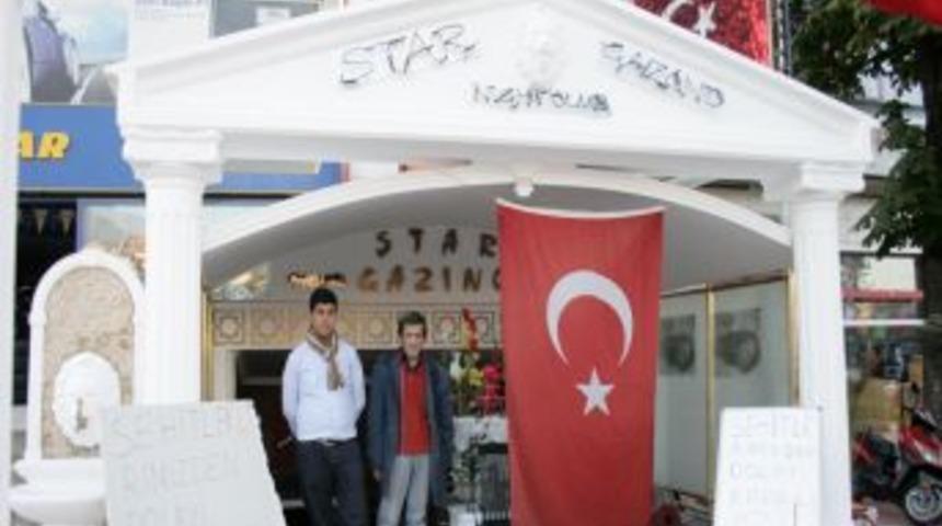 Şehitlerden dolayı gazinoyu iki g&uuml;n kapattı