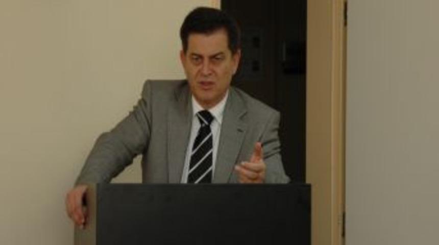 Emniyet M&uuml;d&uuml;r&uuml; Ceren'den T&uuml;rk Bayrağı talimatı