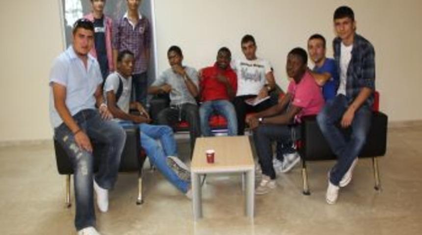 41 &uuml;lkeden 225 &ouml;ğrenci Zirve'de eğitim g&ouml;recek