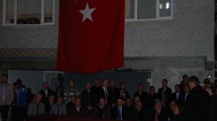 Vali ve Belediye Başkanı, şehit askerin evine taziye ziyaretinde bulundu