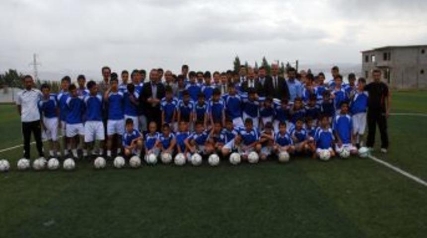 Başkale&rsquo;de Futbol Okulu 3. yılında