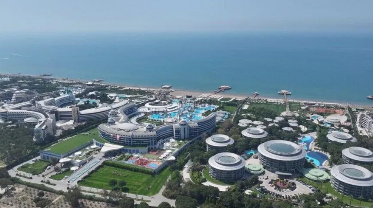 Antalya&rsquo;da turizm hareketliliği s&uuml;r&uuml;yor! Rezervasyonlar aralık ayına kadar devam ediyor 2